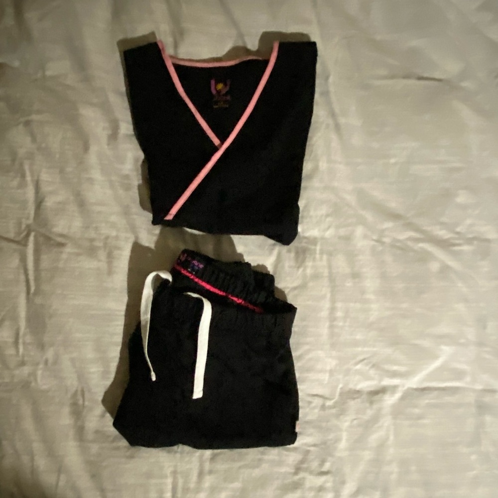 Women’s Scrub Set (top and bottoms). Urbane.